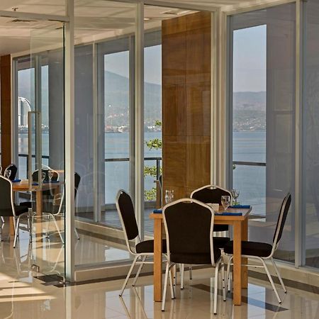 Whiz Prime Hotel Megamas Manado Exterior photo
