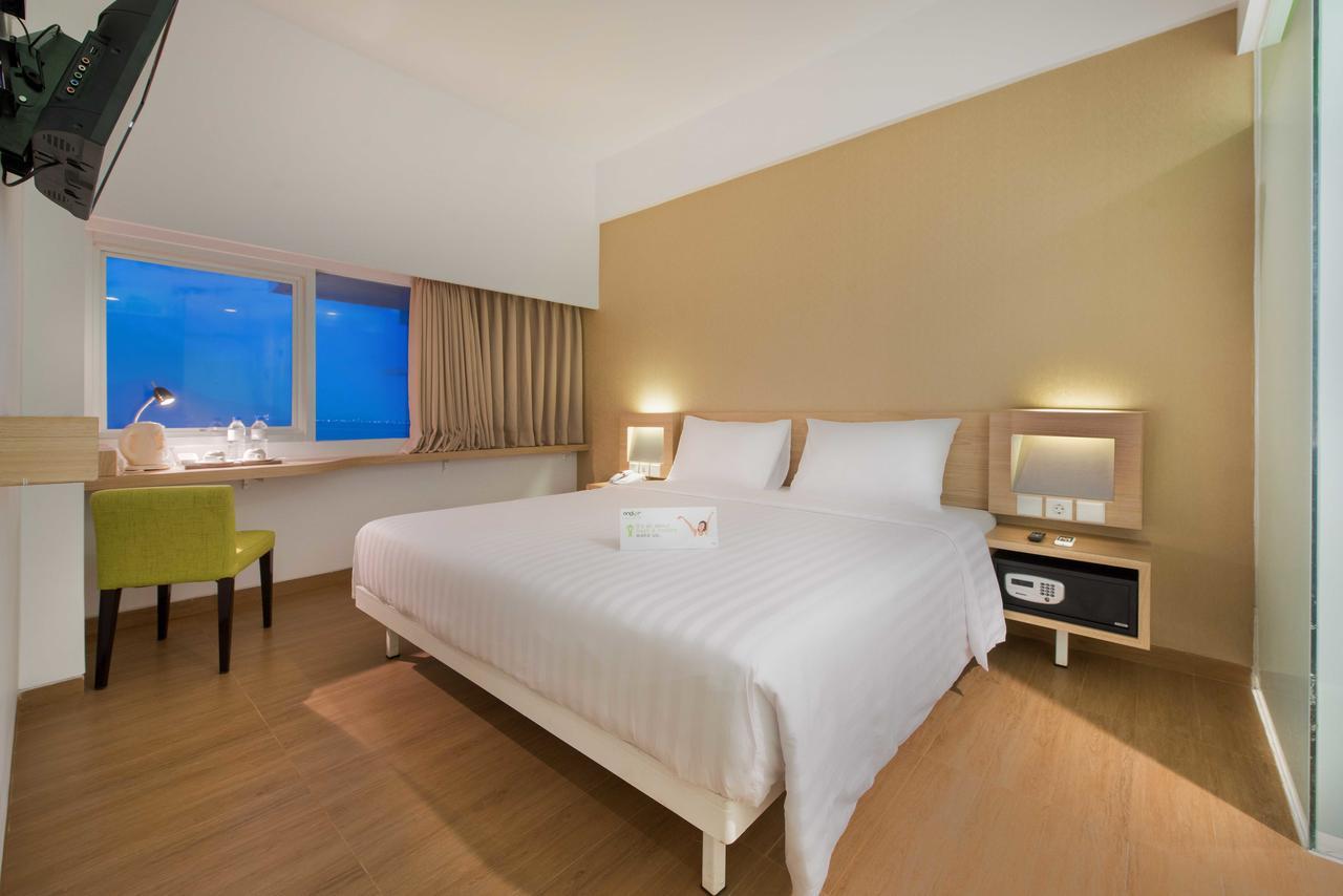 Whiz Prime Hotel Megamas Manado Exterior photo