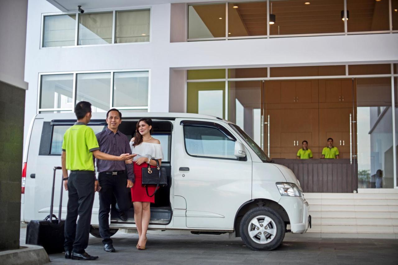 Whiz Prime Hotel Megamas Manado Exterior photo