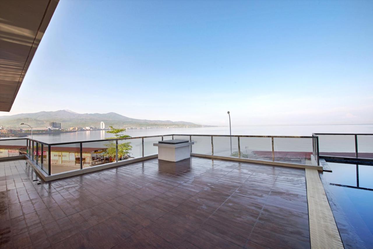 Whiz Prime Hotel Megamas Manado Exterior photo